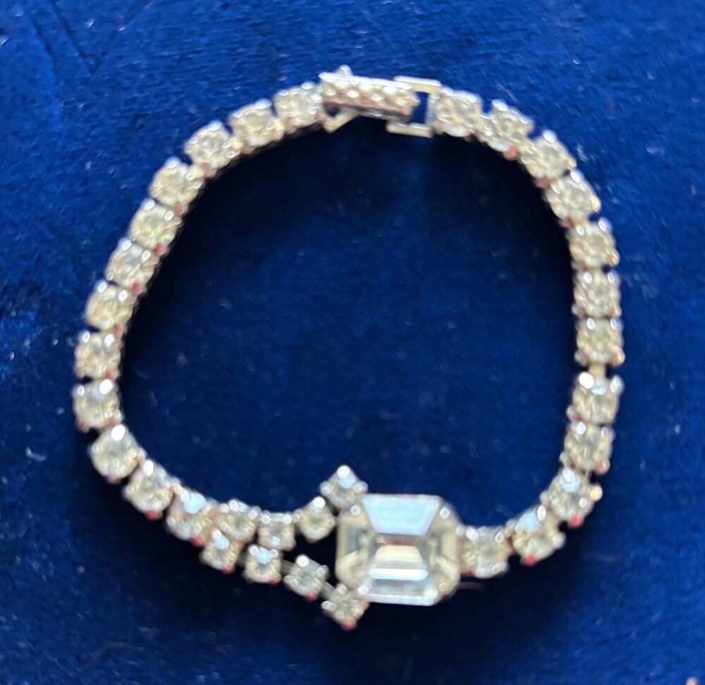 Vintage Rhinestone Bracelet La Rei style Sparkle Silvertone 6.5"-7" MCM